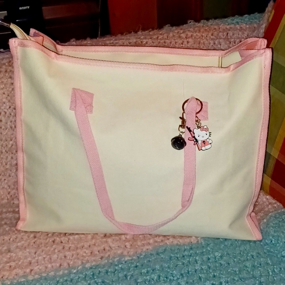 Bows and Hearts 💕 Hello Kitty Shoulder Tote - Picture 6 of 11